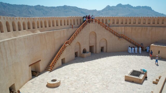 nizwa fort otour قلعة نزوى اوتور 2